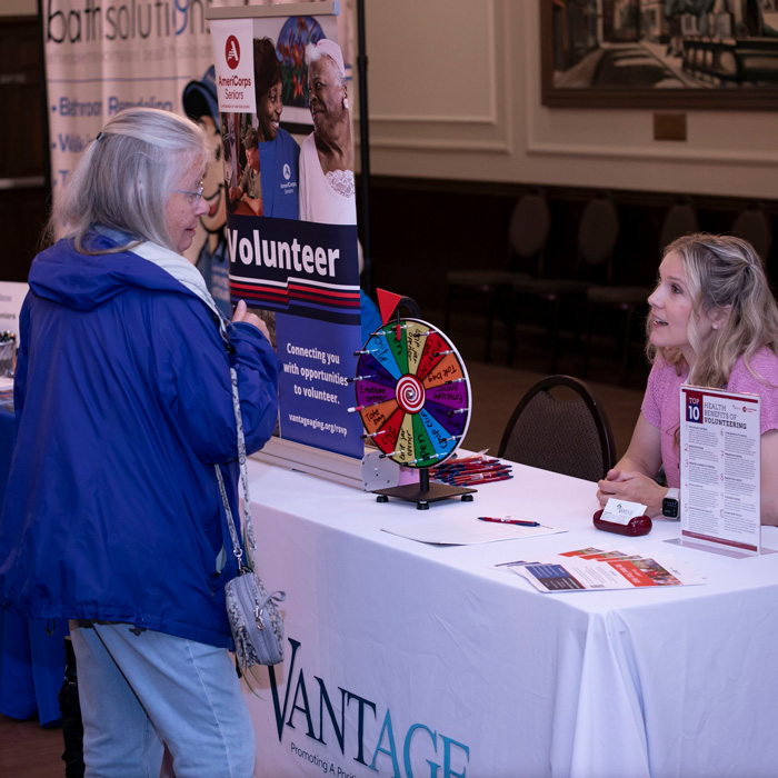 volunteering-senior-expo-700×700